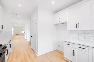 7903 Sunnyhill St, Houston, TX 77088 - Photo 9