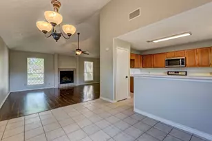 412 Meadowpoint Dr, League City, TX 77573 - Photo 11