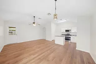 9834 Opal Rock Dr, Rosharon, TX 77583 - Photo 5