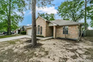1748 Hazelwood St, Conroe, TX 77301 - Photo 3