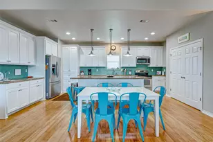 972 Hamilton Dr, Crystal Beach, TX 77650 - Photo 11