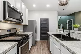 2398 Tavo Trails Dr, Conroe, TX 77301 - Photo 9