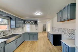 2002 Vermont St, Baytown, TX 77520 - Photo 9