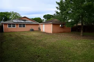 252 Bastrop St, Angleton, TX 77515 - Photo 9