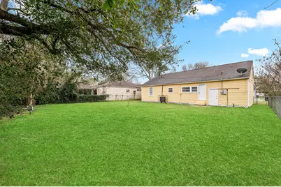1130 17th Avenue N, Texas City, TX 77590 - Photo 11