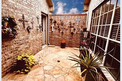 2827 Timber Briar Circle, Houston, TX 77059 - Photo 15
