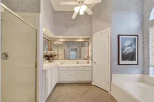 2827 Timber Briar Cir, Houston, TX 77059 - Photo 19