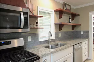 1013 Prairie Lea St, Brenham, TX 77833 - Photo 9