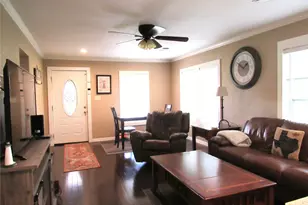 1013 Prairie Lea St, Brenham, TX 77833 - Photo 7