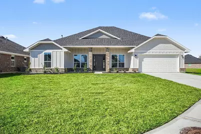 10 Keystone Court, Angleton, TX 77515 - Photo 1