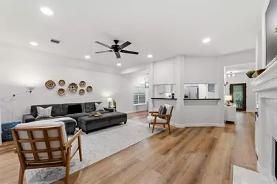 47 Delphinium Place, The Woodlands, TX 77382 - Photo 9