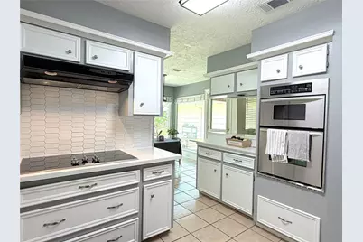 1402 Trailwood Village Drive, Houston, TX 77339 - Photo 7