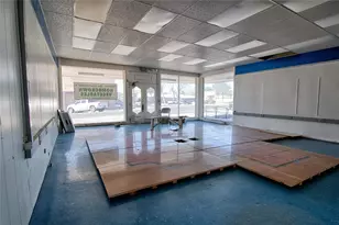 702 Upton Ave, Schulenburg, TX 78956 - Photo 5