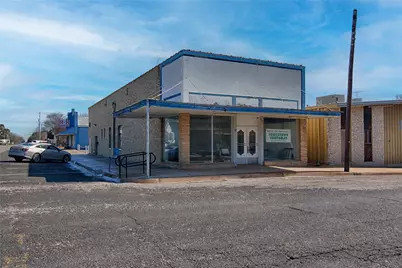 702 Upton Avenue, Schulenburg, TX 78956 - Photo 3