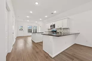 1410 Cecilia Vines Dr, Conroe, TX 77301 - Photo 15