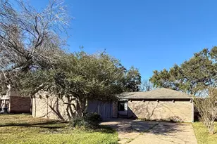 15806 Crystal Grove Dr, Houston, TX 77082 - Photo 1