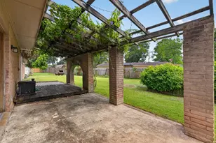 1406 Cedarbrook Ct, Seabrook, TX 77586 - Photo 3