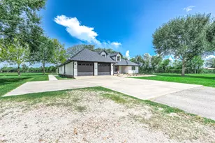 16610 Meadow Ln, Danbury, TX 77534 - Photo 5