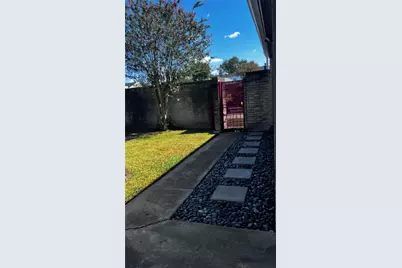 8210 Twin Tree Lane, Houston, TX 77071 - Photo 15