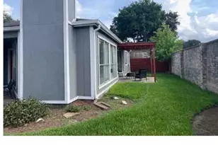 8210 Twin Tree Ln, Houston, TX 77071 - Photo 19