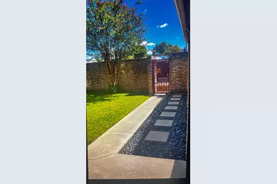 8210 Twin Tree Lane, Houston, TX 77071 - Photo 23