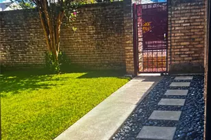 8210 Twin Tree Ln, Houston, TX 77071 - Photo 23