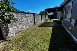 8210 Twin Tree Ln, Houston, TX 77071 - Photo 13