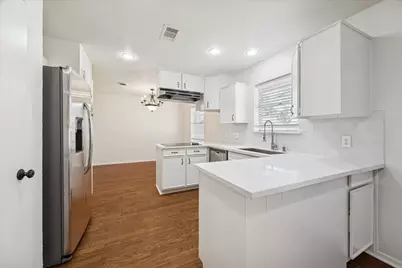 9642 Judalon Lane, Houston, TX 77063 - Photo 9