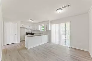 7725 St Lo Rd, Houston, TX 77033 - Photo 11