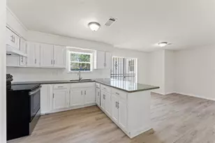 7725 St Lo Rd, Houston, TX 77033 - Photo 11