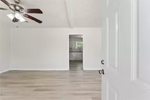 7725 St Lo Rd, Houston, TX 77033 - Photo 7