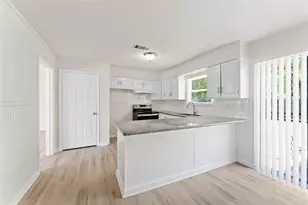 7725 St Lo Rd, Houston, TX 77033 - Photo 9