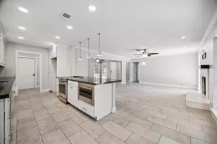 9407 Meadowbriar Ln, Houston, TX 77063 - Photo 17