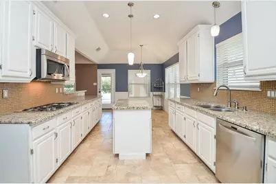 811 W Green Belt Drive, Sugar Land, TX 77498 - Photo 11