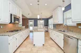 811 W Green Belt Dr, Sugar Land, TX 77498 - Photo 11