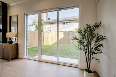 2011 Hopkins Street, Houston, TX 77006 - Photo 11