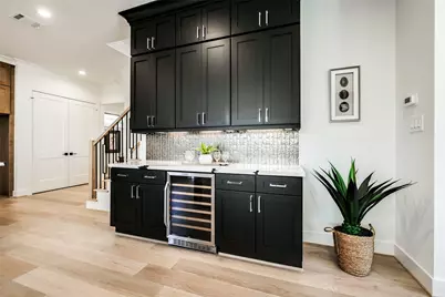 2011 Hopkins Street, Houston, TX 77006 - Photo 9