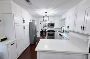 5948 Monroe St, Groves, TX 77619 - Photo 5