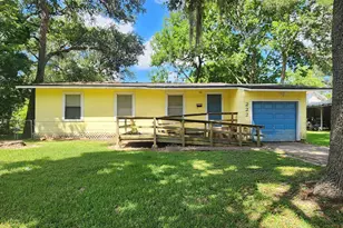 222 Winding Way St, Lake Jackson, TX 77566 - Photo 1