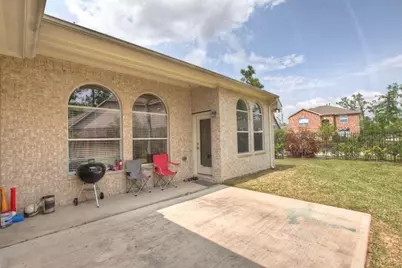 10 Tillamook Court, The Woodlands, TX 77389 - Photo 9