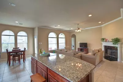 10 Tillamook Court, The Woodlands, TX 77389 - Photo 5