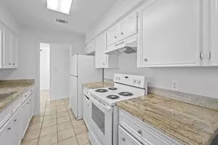 3428 Lantern Ln, Baytown, TX 77521 - Photo 7