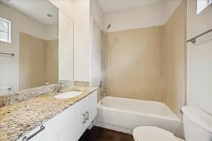 2404 Fairview St, Houston, TX 77006 - Photo 19