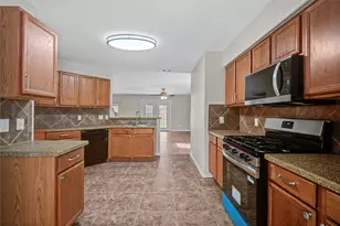 8022 Saffron Ln, Baytown, TX 77521 - Photo 11