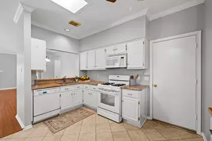 14714 Flowerwood Dr, Houston, TX 77062 - Photo 9