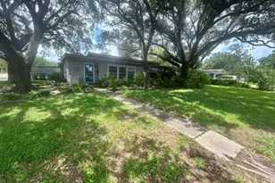 702 E Mesquite Ln, Victoria, TX 77901 - Photo 1