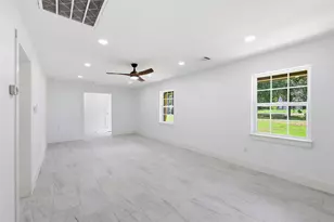 13570 Moss Hill Dr, Beaumont, TX 77713 - Photo 7