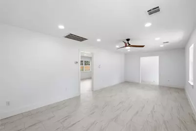 13570 Moss Hill Drive, Beaumont, TX 77713 - Photo 5