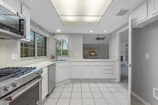 7735 Leafbrook Ln, Spring, TX 77379 - Photo 9