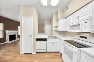 2021 Spenwick Dr, Houston, TX 77055 - Photo 11